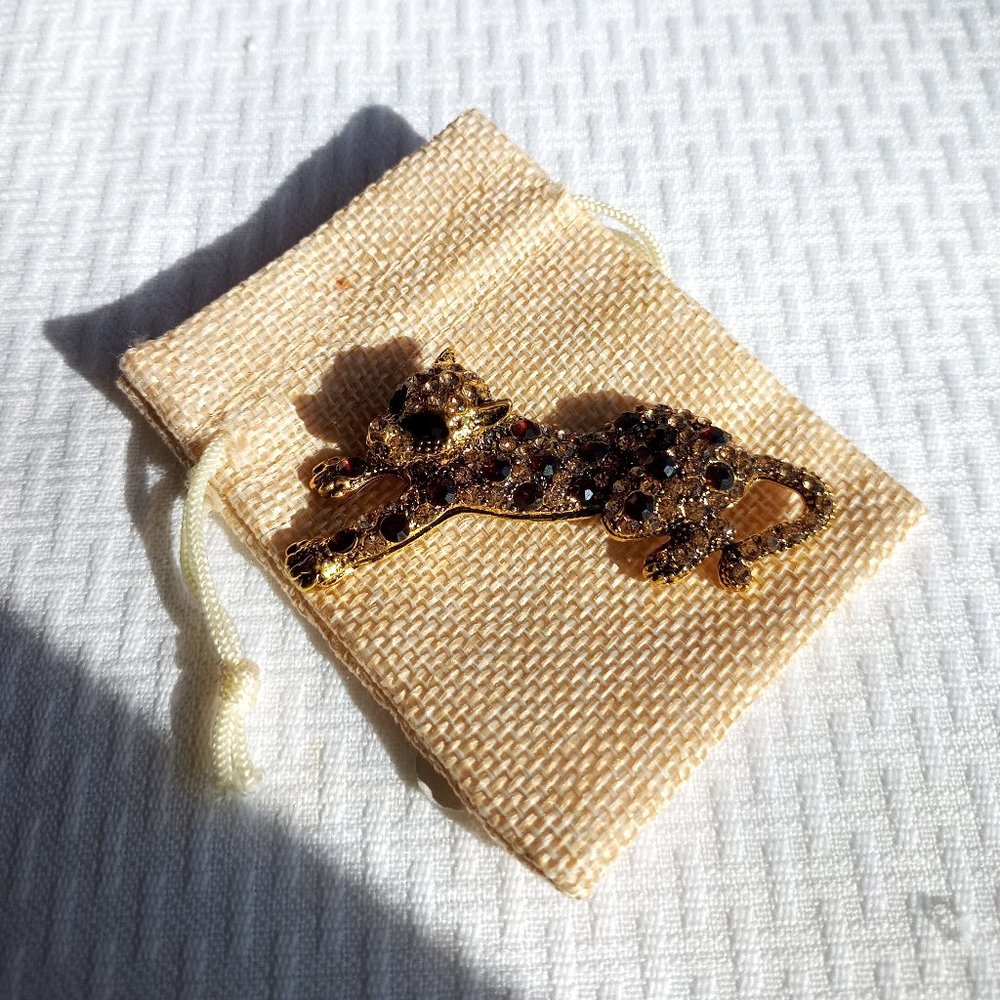 Leopard Rhinestone Pin Broach - Picture 3 of 3